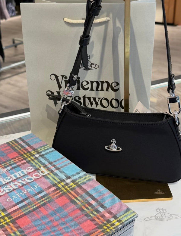 Vivienne Westwood 黑色十字紋防刮 Tasha 袋 - Topickstore