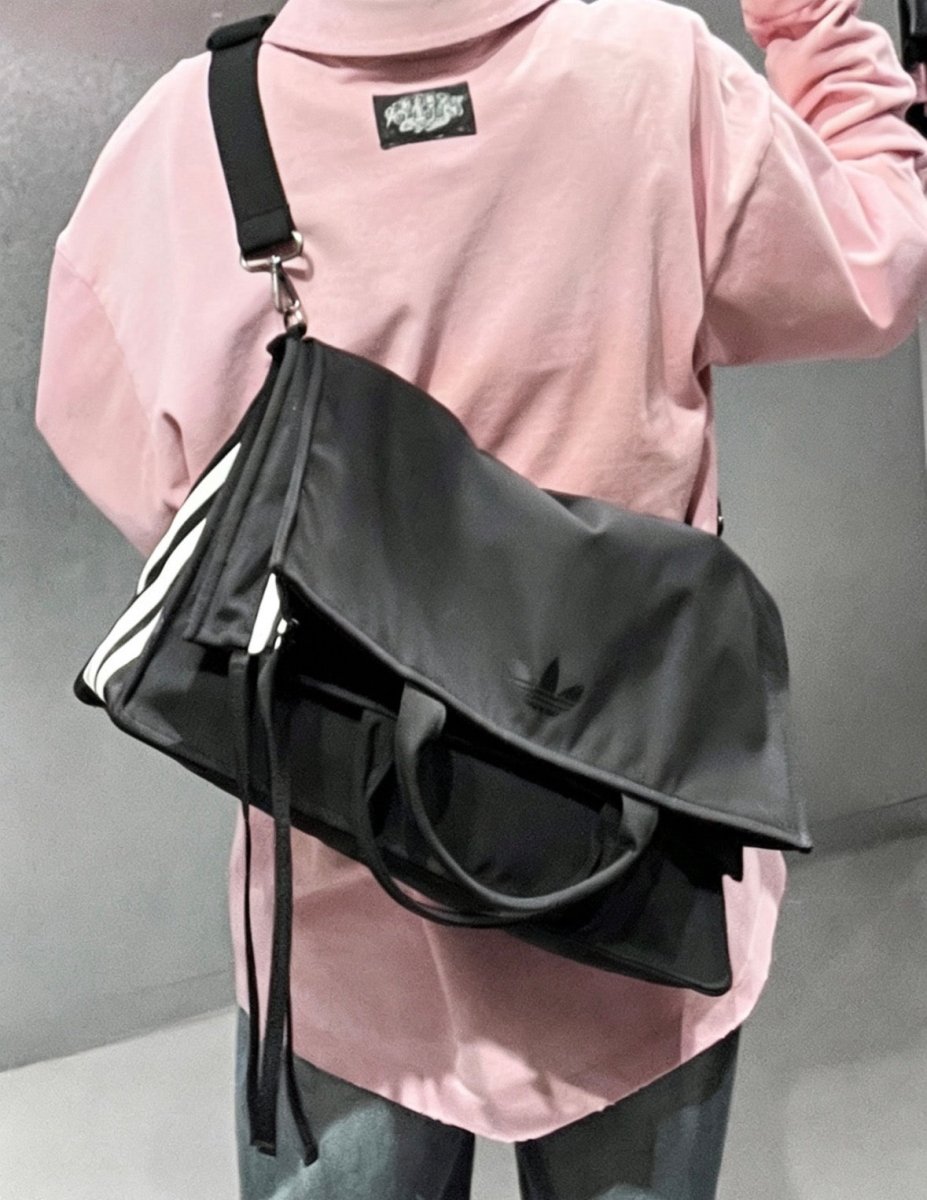 一包兩式！Adidas Originals Casl Bag 磁吸霧黑兩用單肩托特包 ✨ - Topickstore