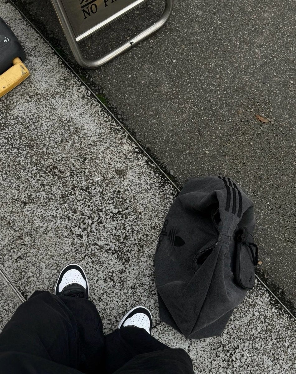 ADIDAS ORIGINALS 牛仔黑色🖤大容量雲朵包｜韓系鬆弛感單肩袋 - Topickstore