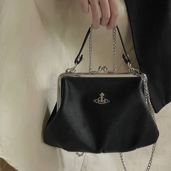 Vivienne Westwood 新版3D LOGO 黑銀Granny Frame荔枝皮餃子袋 - Topickstore
