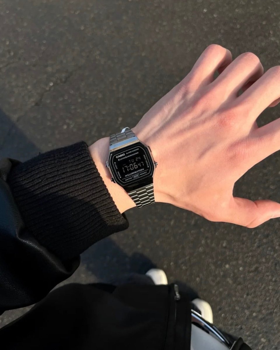 黑魂必入！Casio 極簡復古全黑反顯手錶 - Topickstore