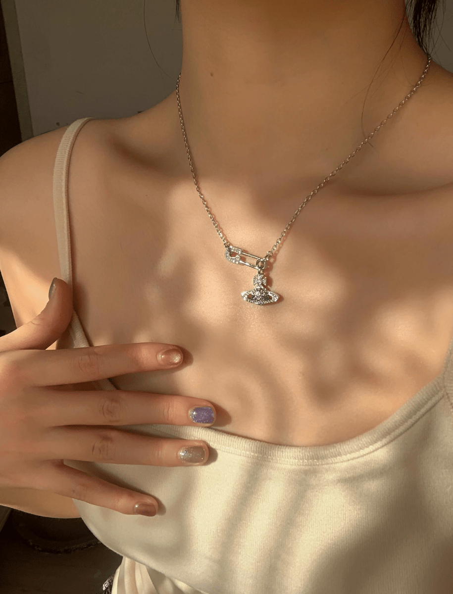 Vivienne Westwood 人氣款Lucrece Orb Necklace 扣針款頸鏈 - Topickstore
