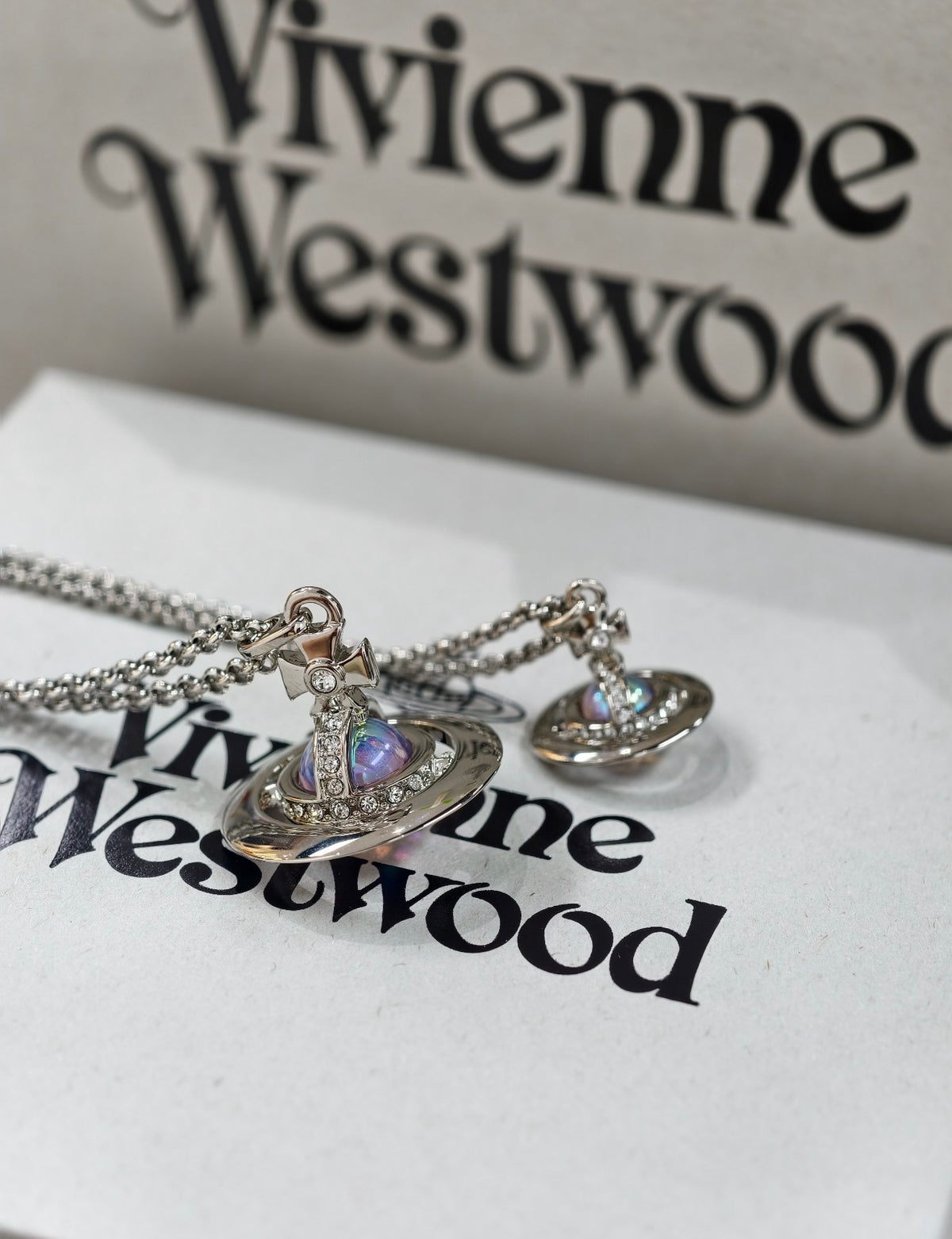 限定款! Vivienne Westwood ORB Crystal 🍬鐳射幻彩星球項鍊🫧