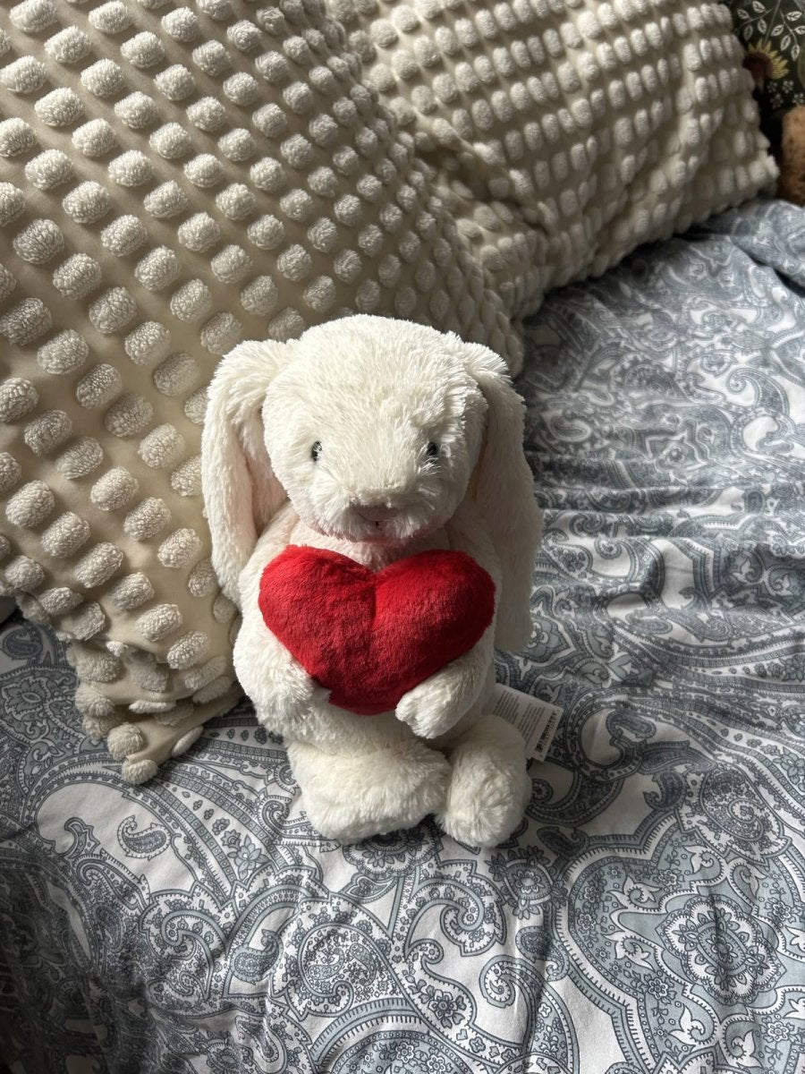 JELLYCAT Bashful Bunny with Heart 抱心心兔兔公仔 - Topickstore