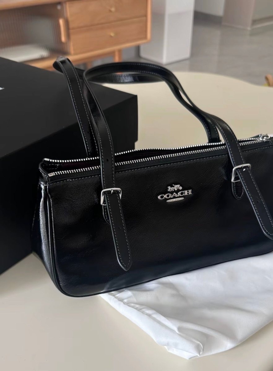 Coach Asher 34 🕯️油蠟皮復古單肩包🖤｜最熱賣兩色：￼楓葉棕🍁 & 黑色🖤 - Topickstore