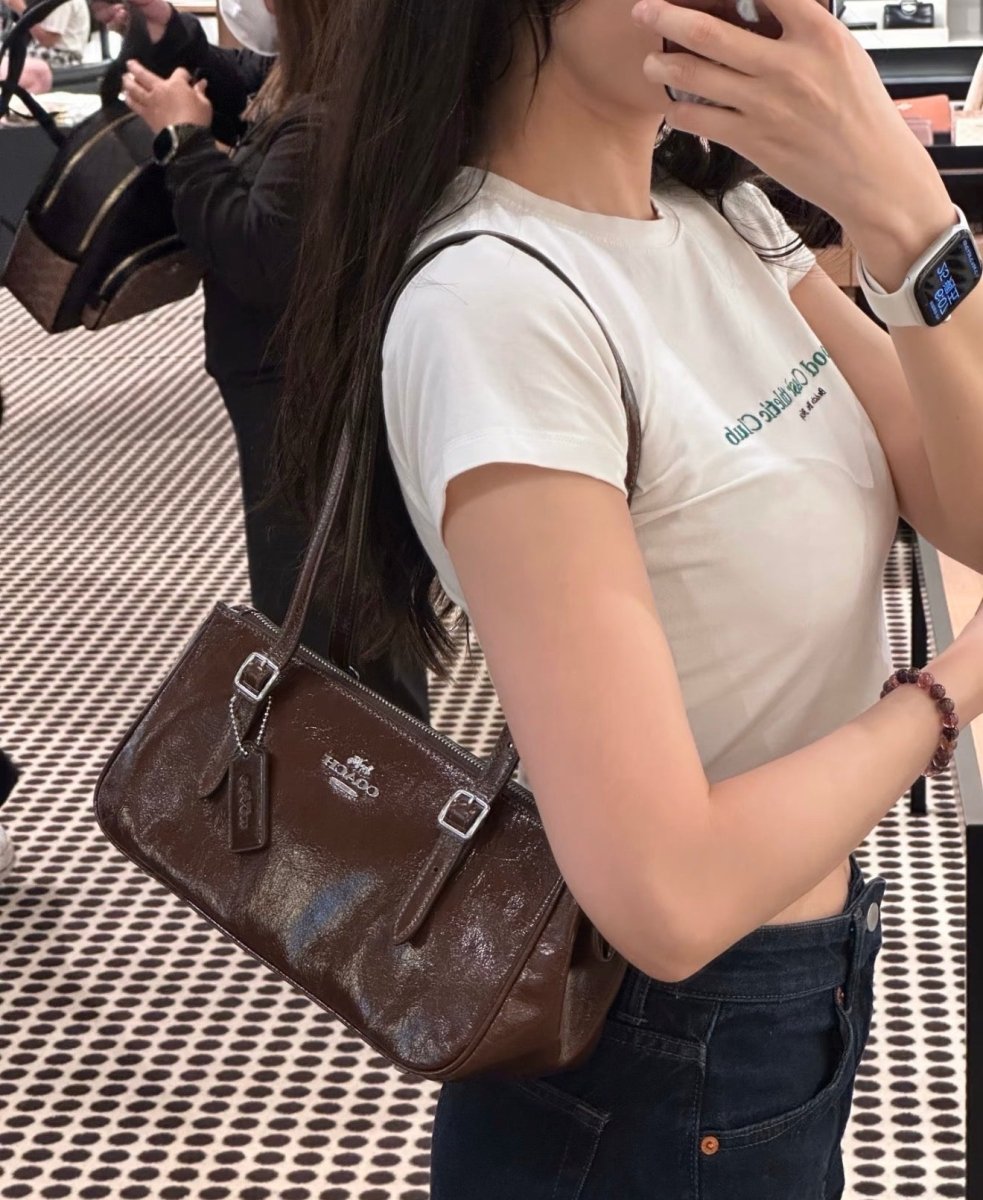 Coach Asher 34 🕯️油蠟皮復古單肩包🖤｜最熱賣兩色：￼楓葉棕🍁 & 黑色🖤 - Topickstore