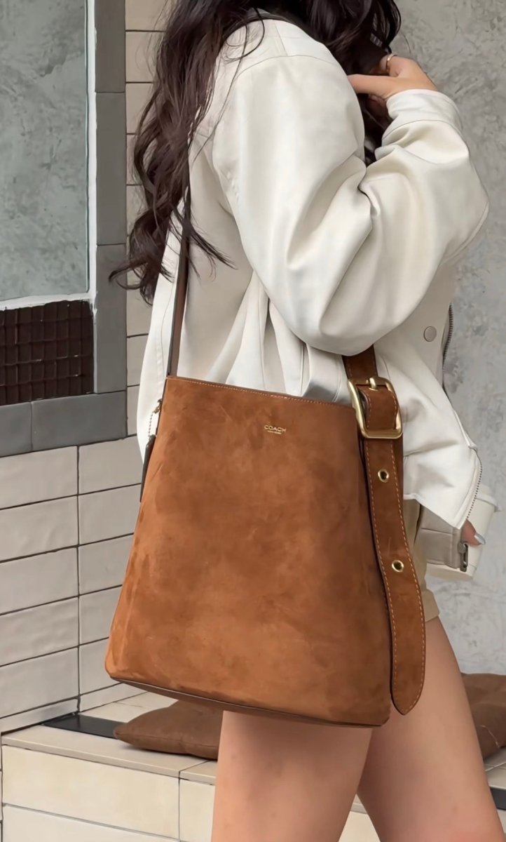 超大特價 !! Coach Bleecker Bucket Bag 28🍂秋冬之選🤎復古水桶袋｜整個冬天都在用這款～ - Topickstore