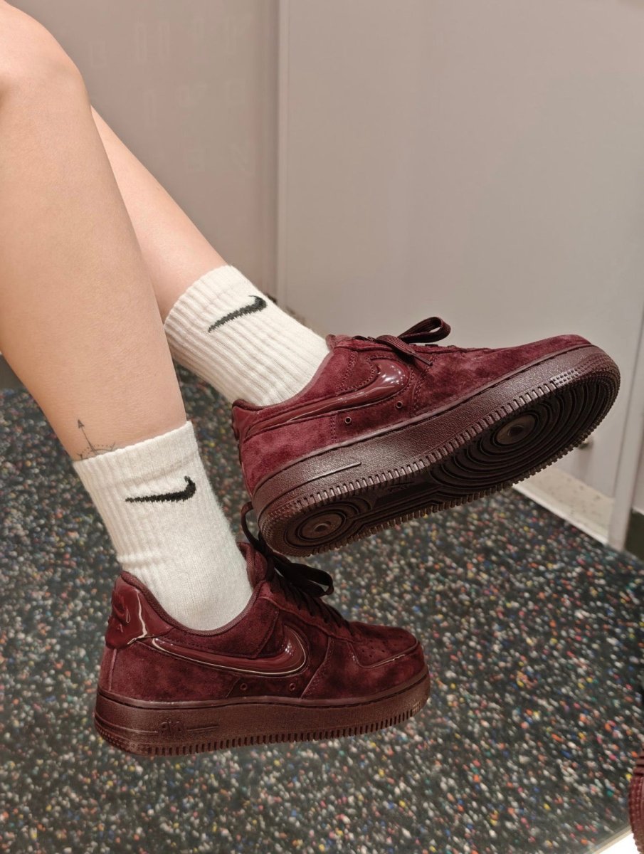 復古氛圍感Nike Air Force 1 '07 "Burgundy" 經典酒紅球鞋 ✨ - Topickstore