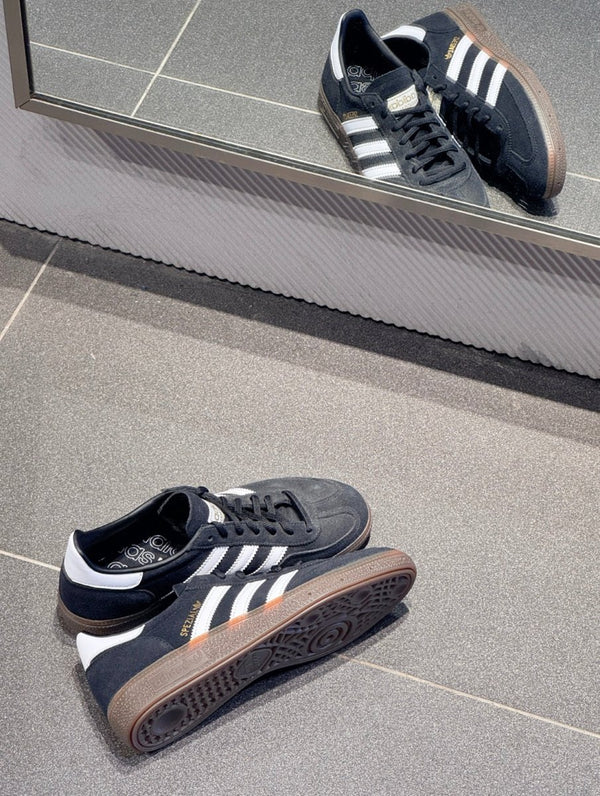 現貨引爆！Adidas Originals Handball Spezial 黑白麂皮焦糖底 🤍 - Topickstore