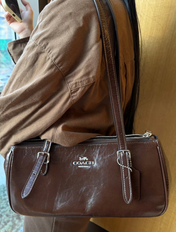 Coach Asher 34 🕯️油蠟皮復古單肩包🖤｜最熱賣兩色：￼楓葉棕🍁 & 黑色🖤 - Topickstore