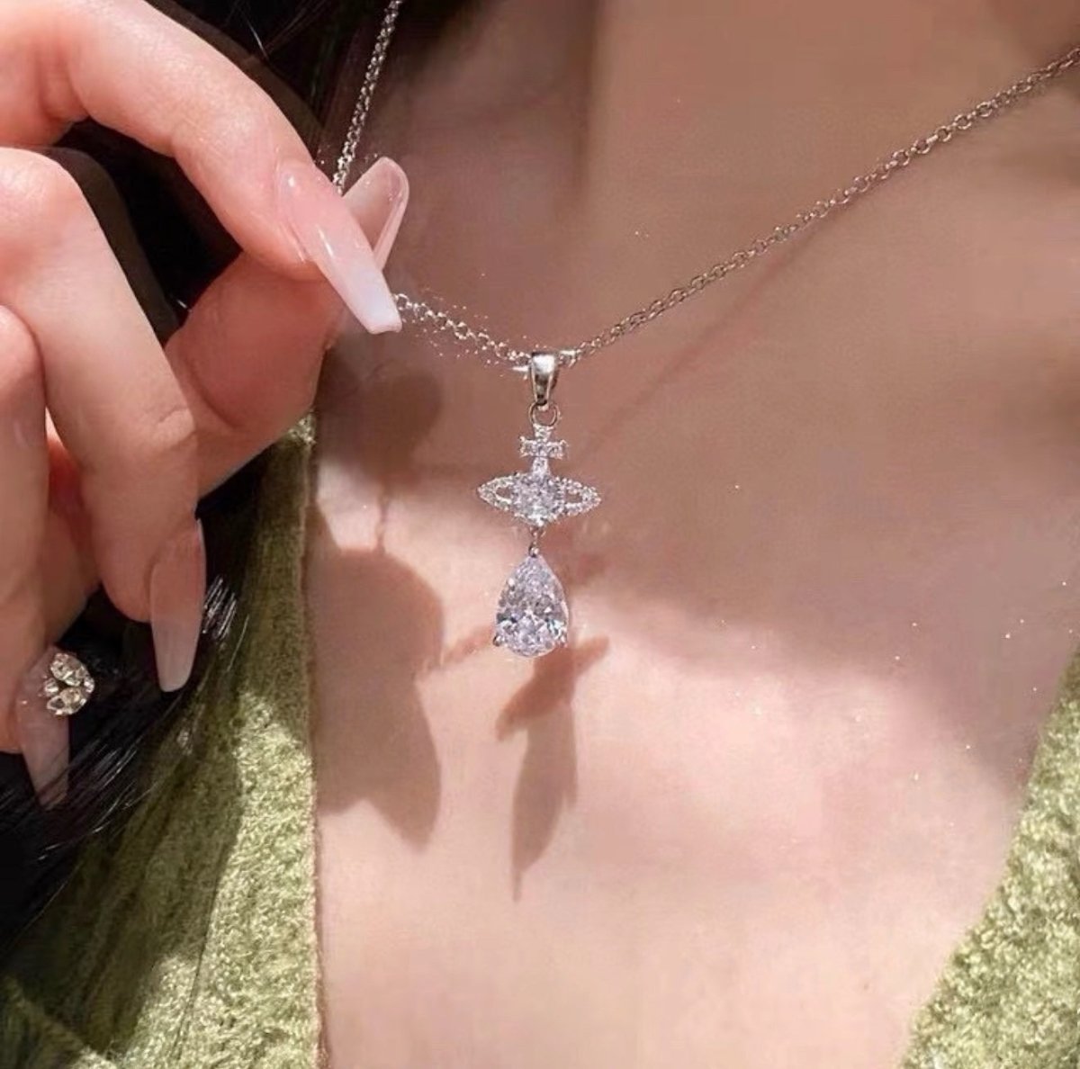 Vivienne Westwood Ismene Necklace 女神氣質款✨💓銀白閃鑽人魚淚 - Topickstore