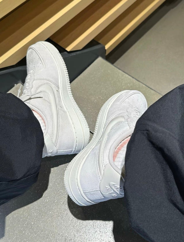 🦴 柔霧天花板！Nike Air Force 1 '07 "Light Bone/White" 全麂皮米灰女鞋 ✨ - Topickstore