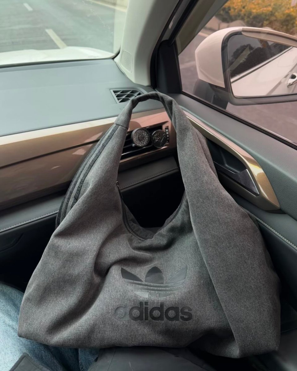 ADIDAS ORIGINALS 牛仔黑色🖤大容量雲朵包｜韓系鬆弛感單肩袋 - Topickstore