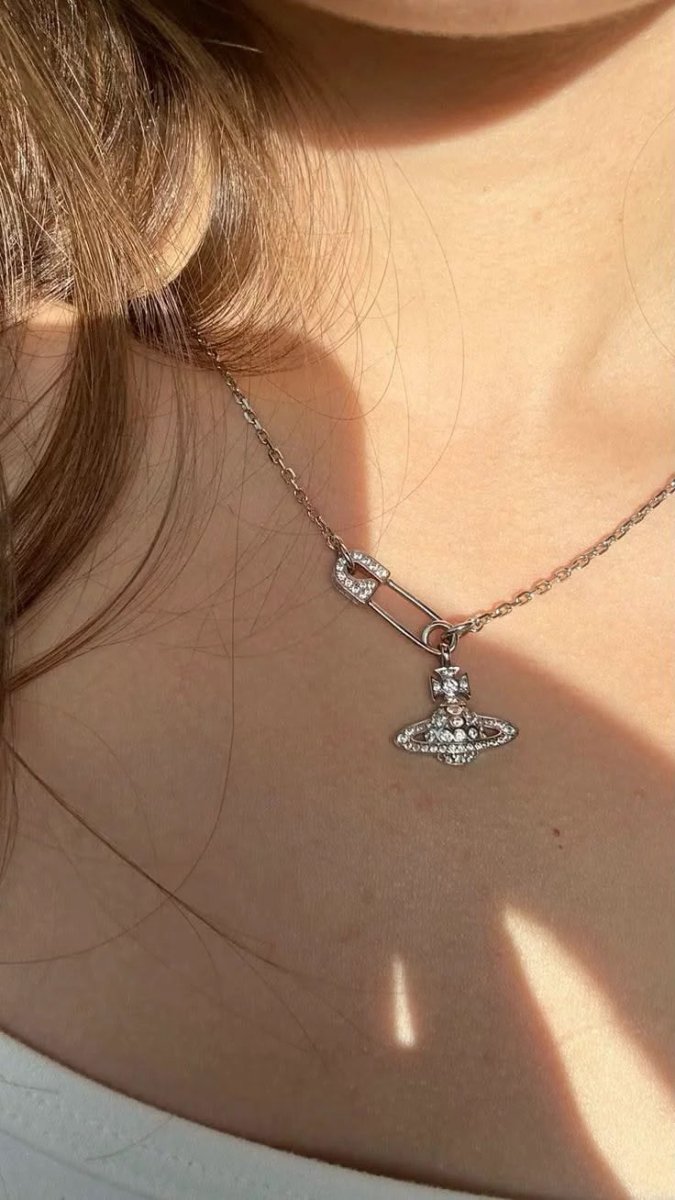 Vivienne Westwood 人氣款Lucrece Orb Necklace 扣針款頸鏈 - Topickstore