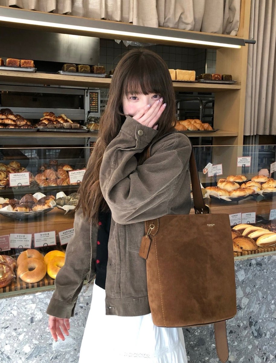 超大特價 !! Coach Bleecker Bucket Bag 28🍂秋冬之選🤎復古水桶袋｜整個冬天都在用這款～ - Topickstore