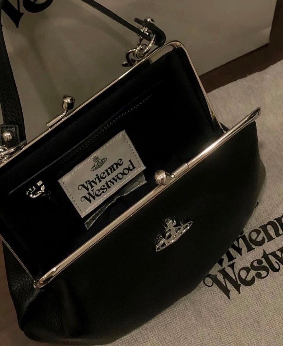 Vivienne Westwood 新版3D LOGO 黑銀Granny Frame荔枝皮餃子袋 - Topickstore