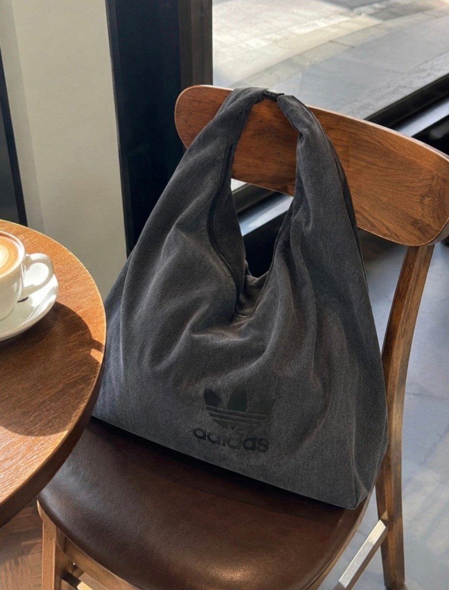 ADIDAS ORIGINALS 牛仔黑色🖤大容量雲朵包｜韓系鬆弛感單肩袋 - Topickstore