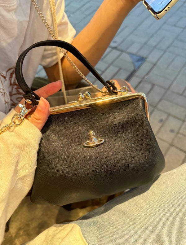 Vivienne Westwood 復古黑金皮革十字紋餃子袋 - Topickstore
