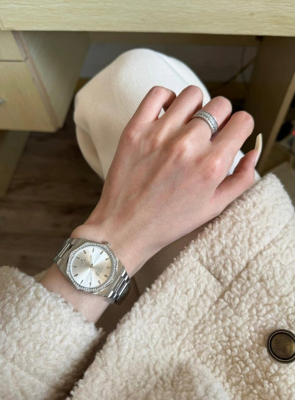 Vivienne Westwood Moonlight 白月光｜清冷感鑲鑽八角手錶 🌙✨ - Topickstore