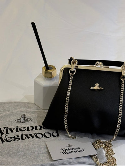 Vivienne Westwood 復古黑金皮革十字紋餃子袋 - Topickstore
