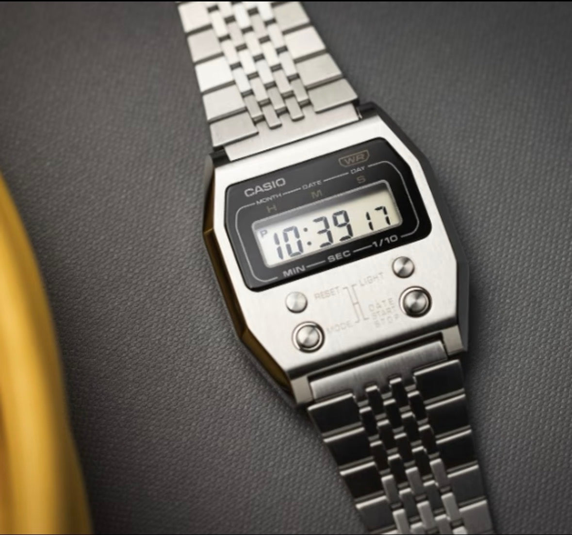 (訂購款)70s 傳奇重現！CASIO Vintage A1100D-1 全金屬復古前鈕電子錶 ✨ - Topickstore
