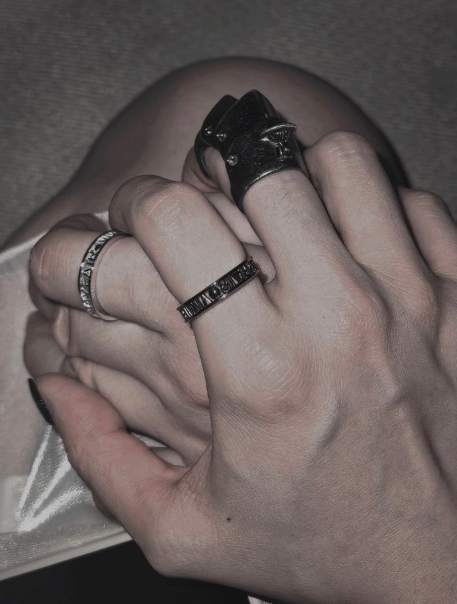 Vivienne Westwood Westminster Ring 情侶戒指✨💘925純銀款～可以長期佩戴又防水 這樣就拿不下來了～😳 - Topickstore