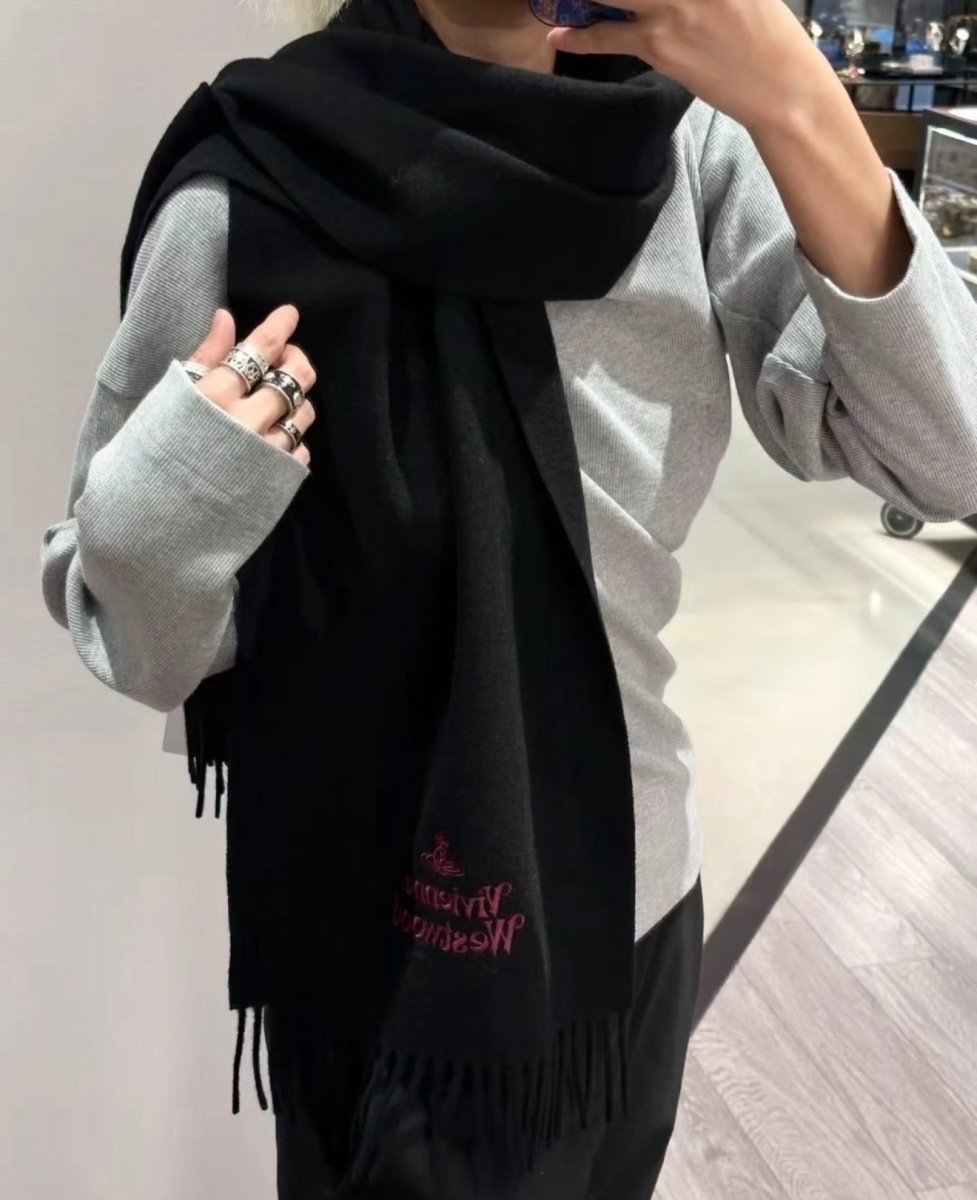 Vivienne Westwood 100%純羊毛刺繡 Logo 頸巾｜[超溫柔色系｜自用/送禮都超適合✨] - Topickstore