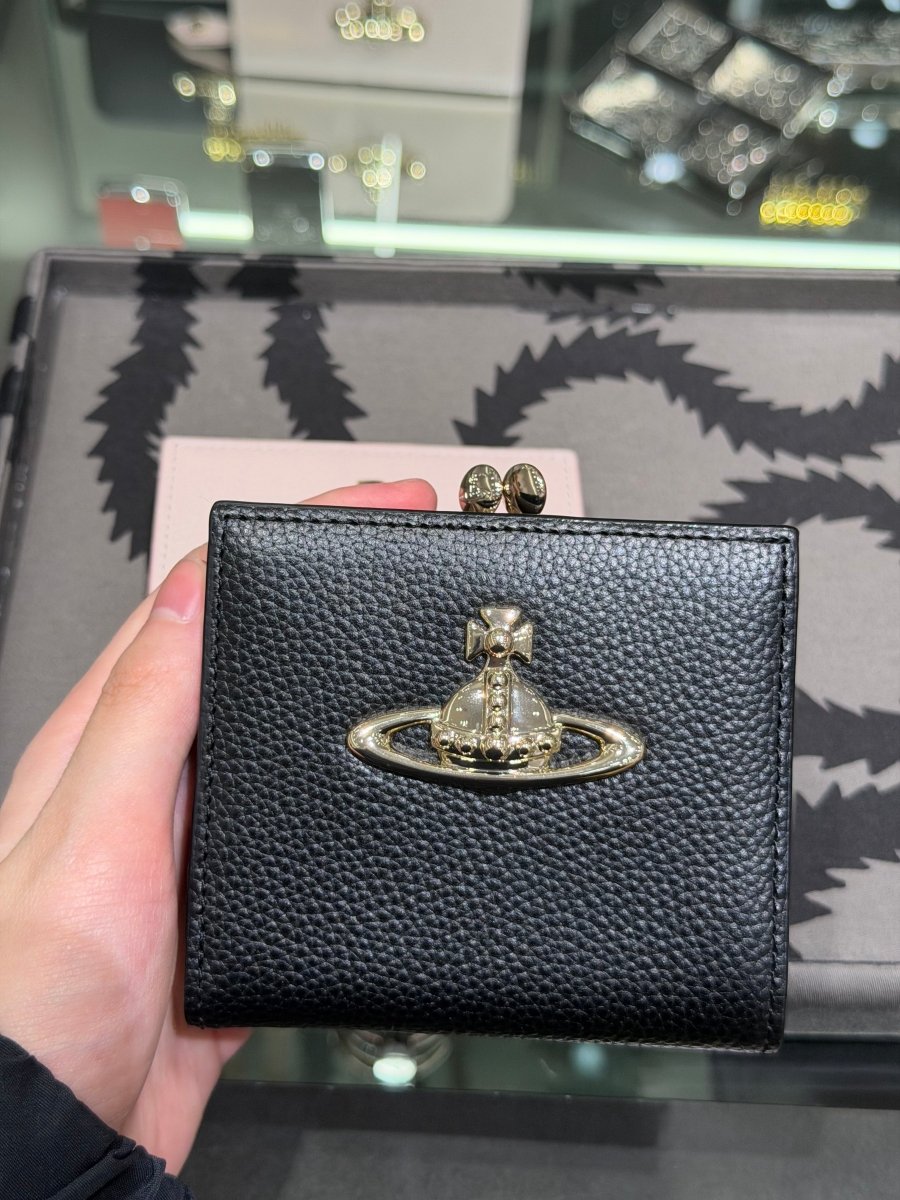 【日本限定】 Vivienne Westwood 熱賣款櫻花粉🌸小方形銀包 - Topickstore