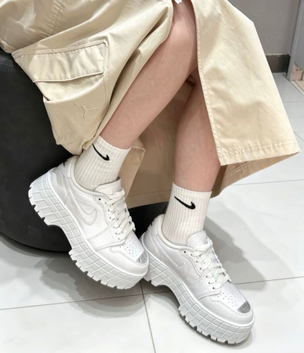 🖤Karina 同款！Nike Air Jordan 1 Brooklyn Low 鐵牌厚底鞋(黑白兩色) - Topickstore
