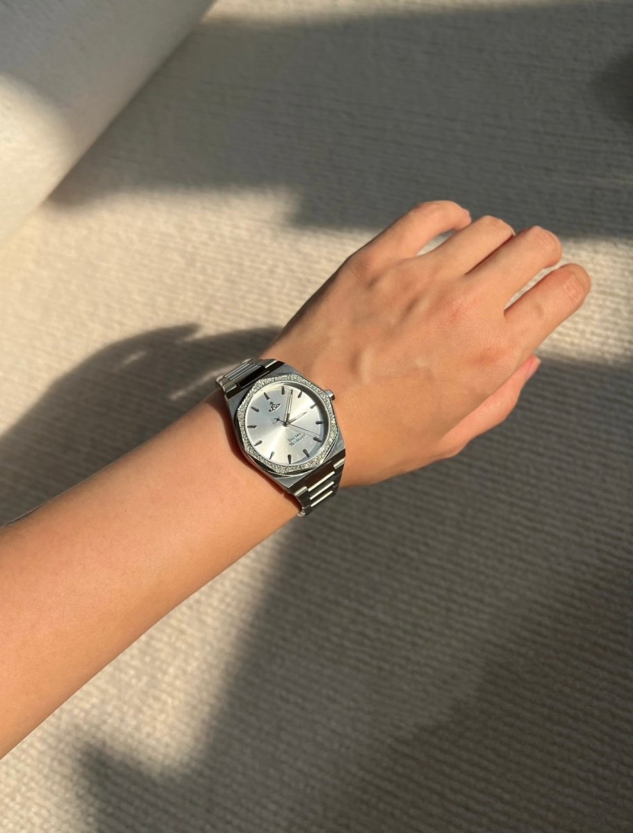 Vivienne Westwood Moonlight 白月光｜清冷感鑲鑽八角手錶 🌙✨ - Topickstore