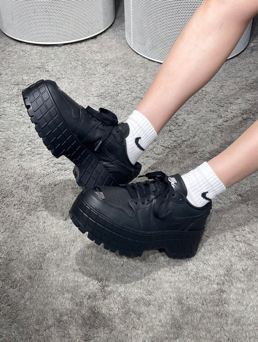🖤Karina 同款！Nike Air Jordan 1 Brooklyn Low 鐵牌厚底鞋(黑白兩色) - Topickstore