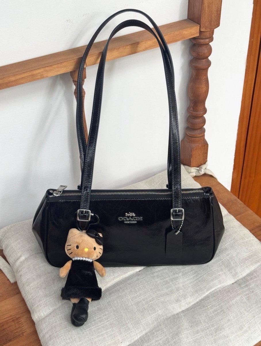 Coach Asher 34 🕯️油蠟皮復古單肩包🖤｜最熱賣兩色：￼楓葉棕🍁 & 黑色🖤 - Topickstore