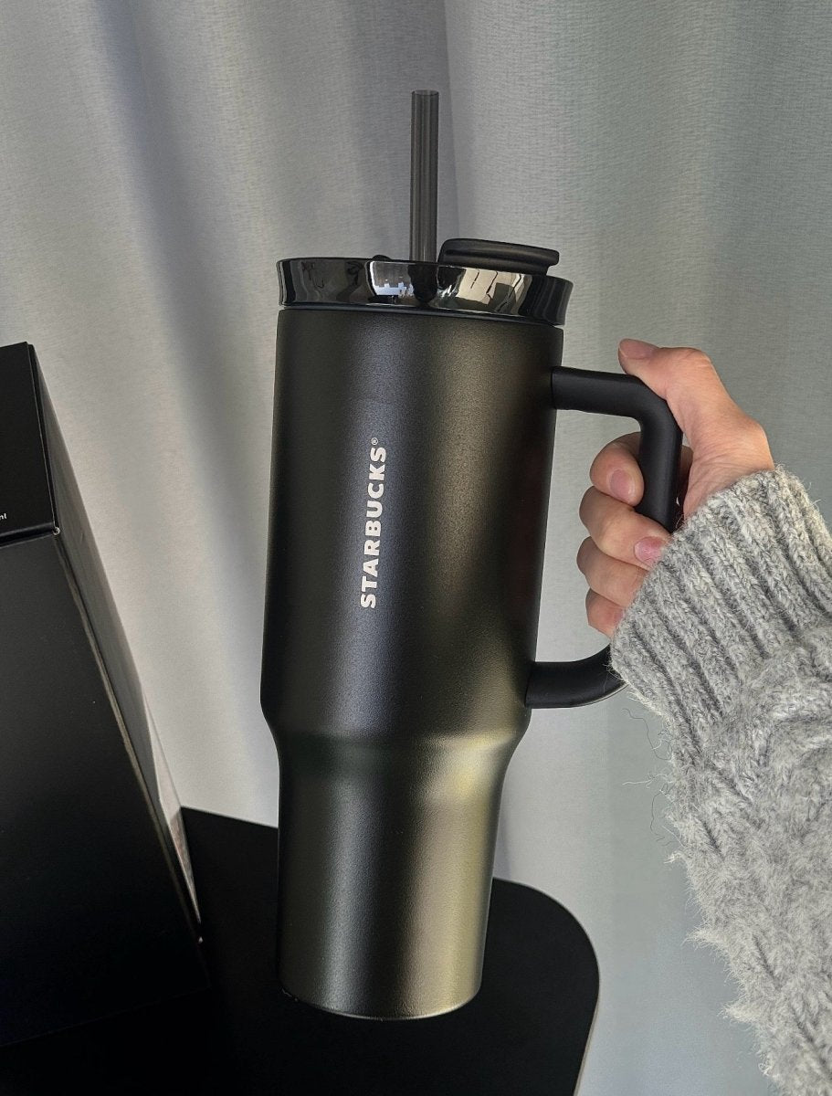 【 亞太區限定 】 Starbucks ALL BLACK🖤鎏金系列｜1120mL霧面黑水杯✨（太帥了～） - Topickstore