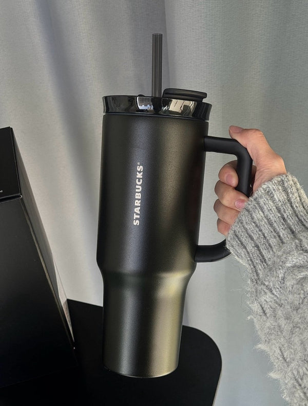 【 亞太區限定 】 Starbucks ALL BLACK🖤鎏金系列｜1120mL霧面黑水杯✨（太帥了～） - Topickstore