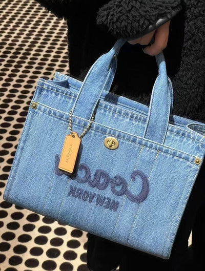 Coach Denim Cargo Tote Bag  人氣牛仔托特袋｜日常百搭款
