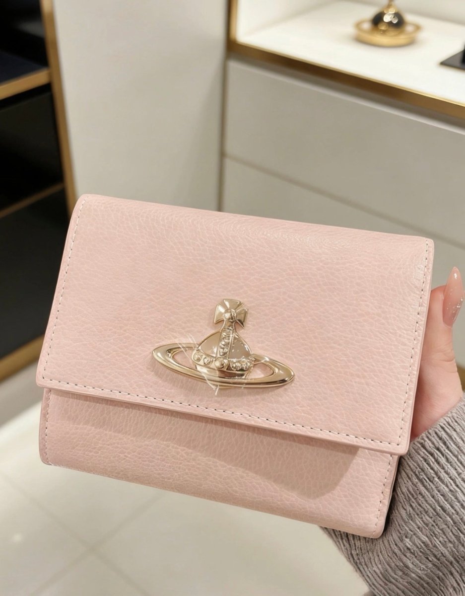 【日本限定】Vivienne Westwood Executive Zip Trifold Wallet 櫻花粉三摺拉鏈銀包｜人氣實用款 - Topickstore