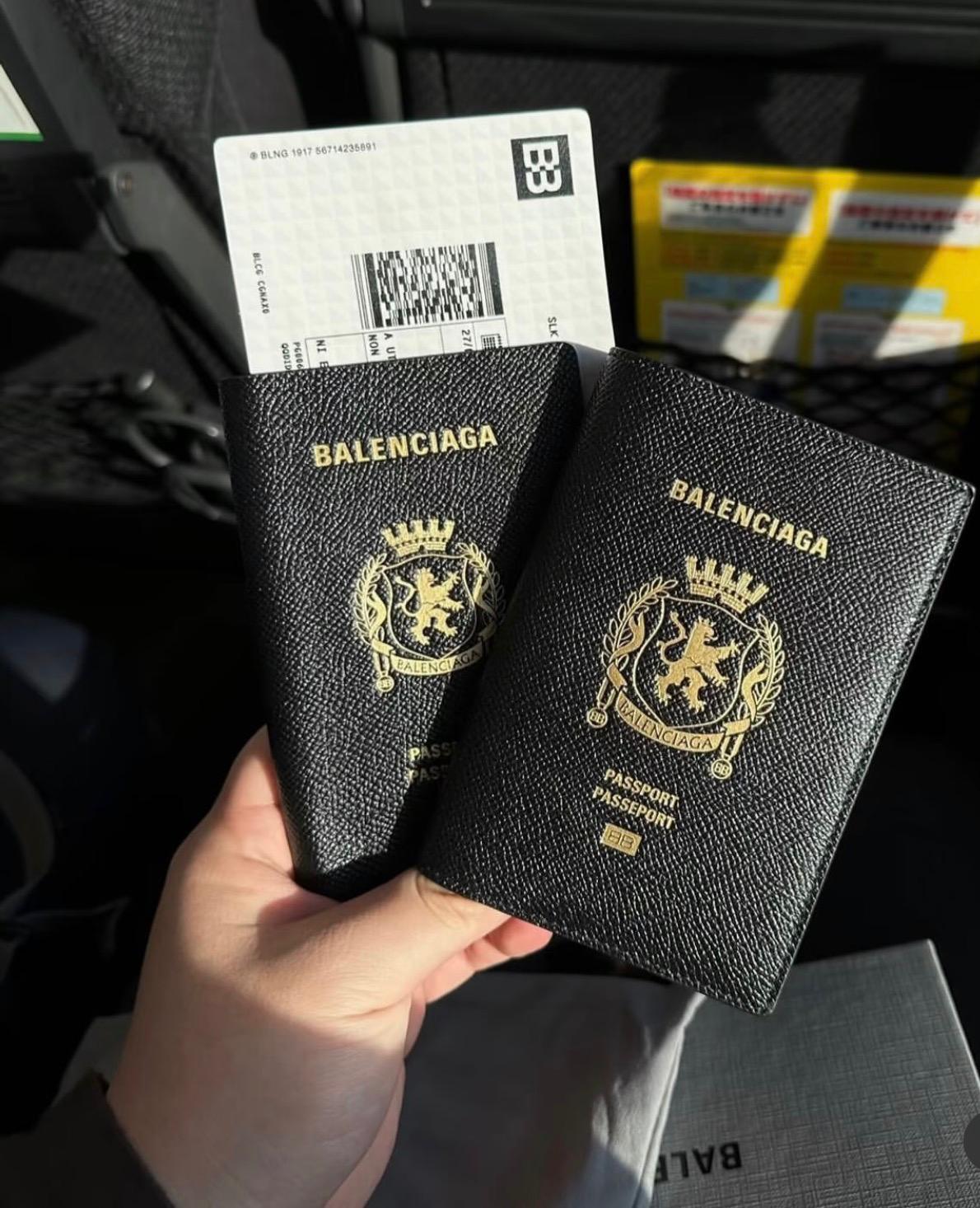 Balenciaga Passport Holder｜[型格必備・實用收納]